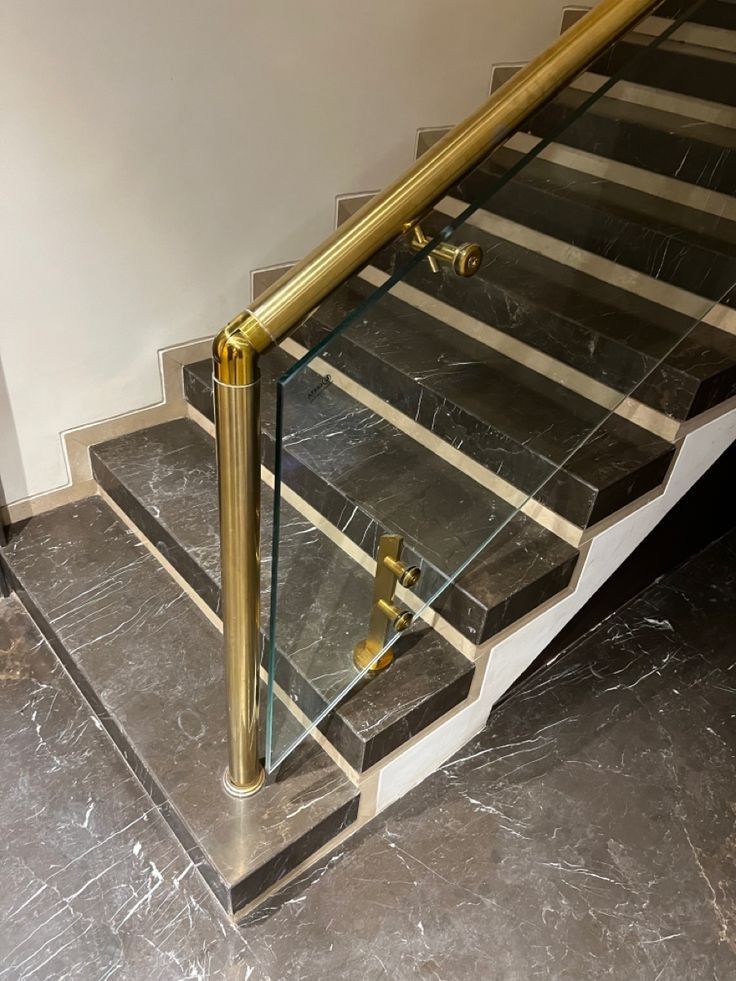 Cầu thang kính khung inox cao cấp